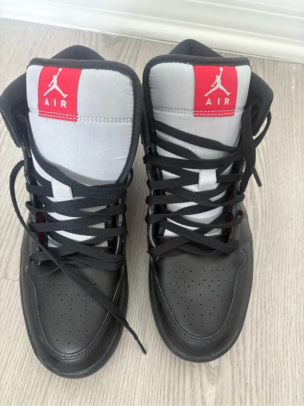 Jordan 1 Mid SE Black Metallic